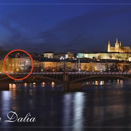 Apartman Dalia Janackovo Nabrezi Praha Bagian luar foto