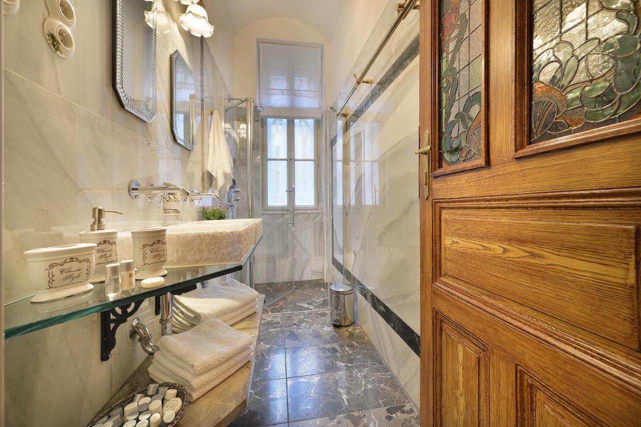 Apartman Dalia Janackovo Nabrezi Praha Bagian luar foto