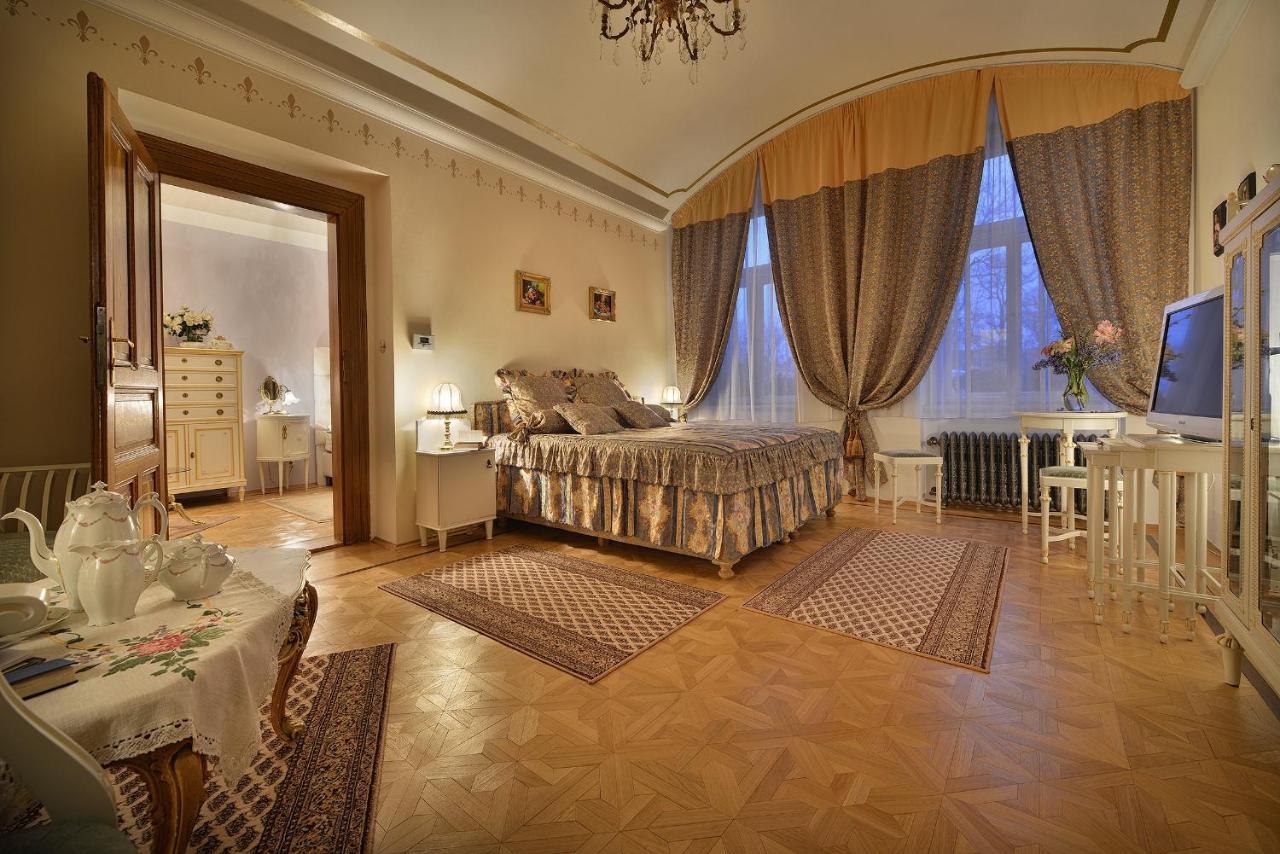 Apartman Dalia Janackovo Nabrezi Praha Bagian luar foto