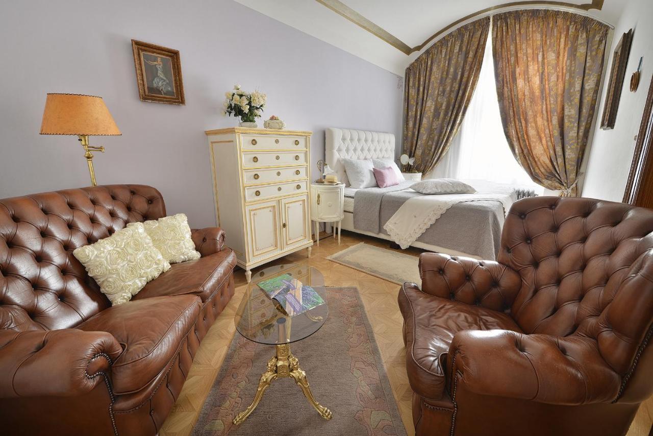Apartman Dalia Janackovo Nabrezi Praha Bagian luar foto
