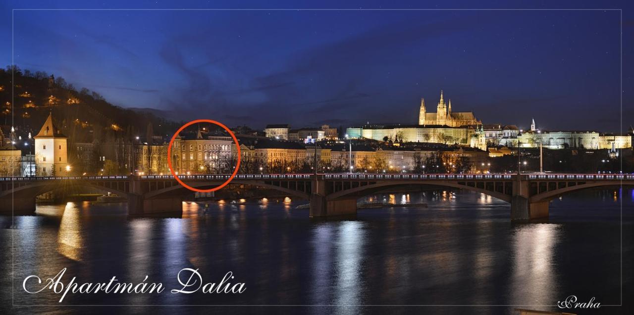 Apartman Dalia Janackovo Nabrezi Praha Bagian luar foto