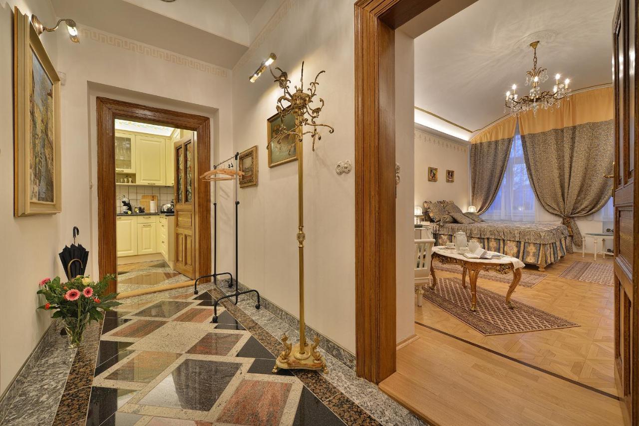 Apartman Dalia Janackovo Nabrezi Praha Bagian luar foto