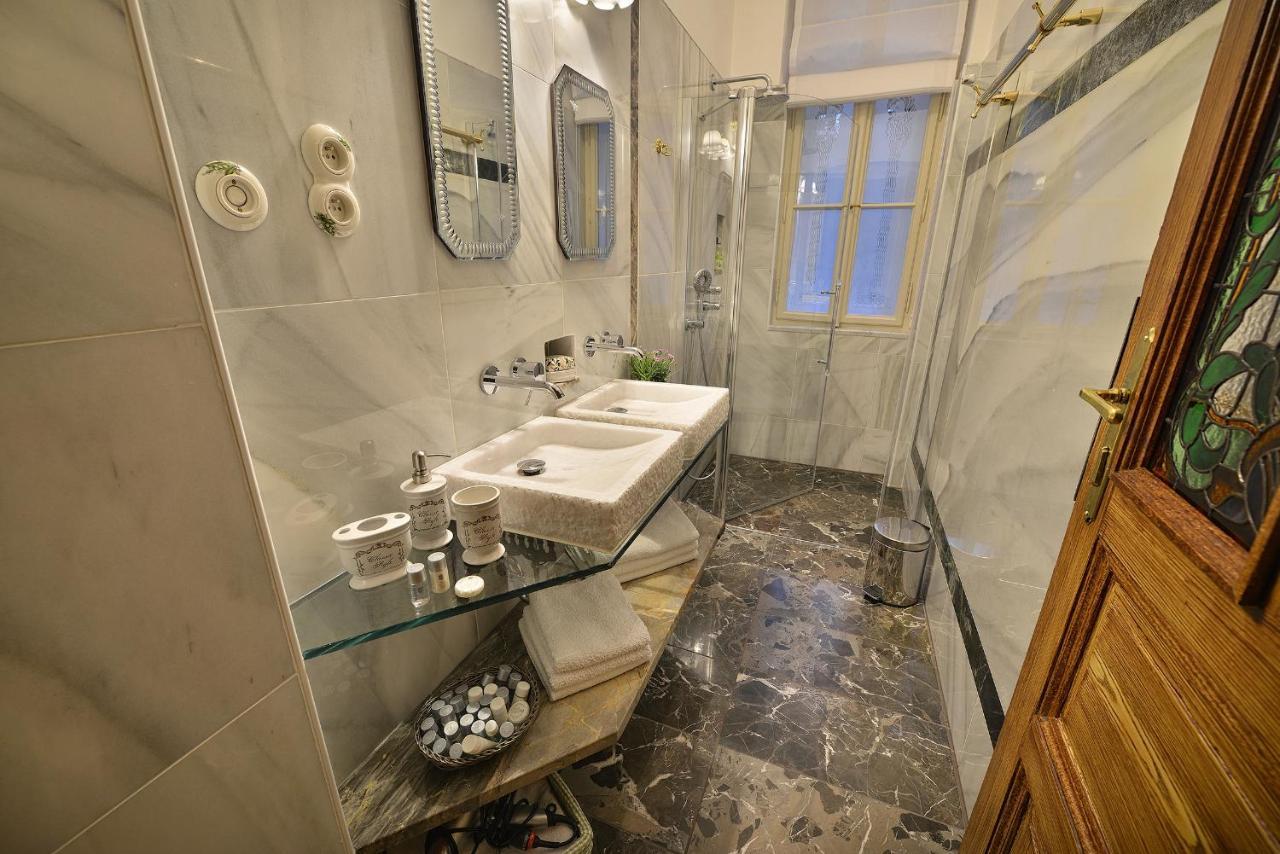 Apartman Dalia Janackovo Nabrezi Praha Bagian luar foto