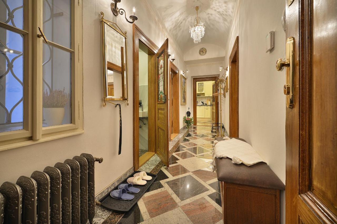 Apartman Dalia Janackovo Nabrezi Praha Bagian luar foto