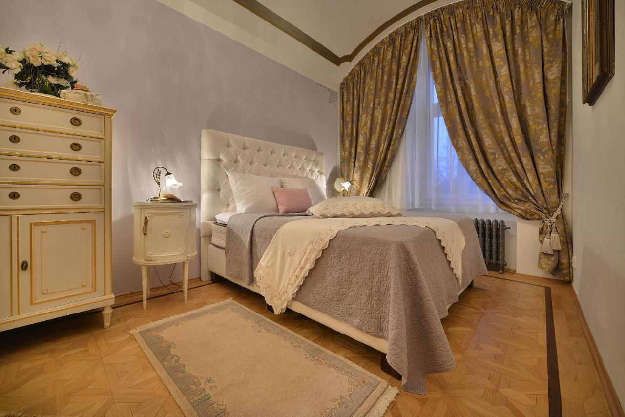 Apartman Dalia Janackovo Nabrezi Praha Bagian luar foto