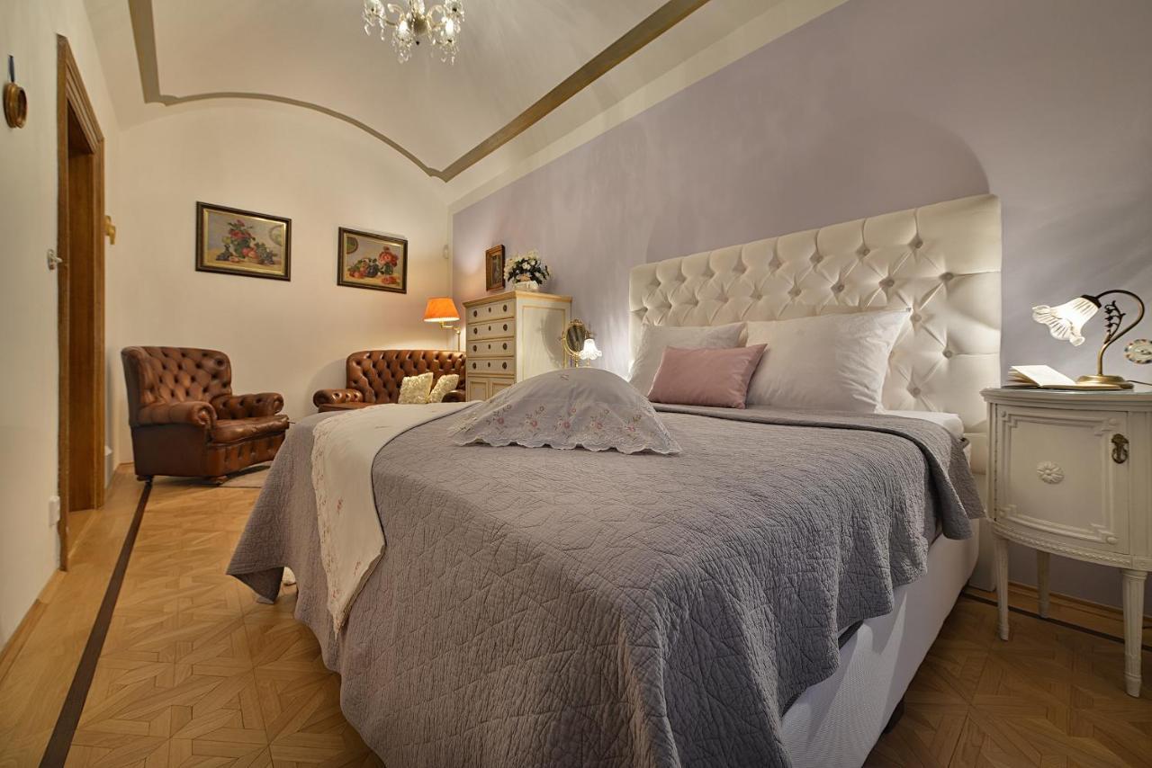 Apartman Dalia Janackovo Nabrezi Praha Bagian luar foto