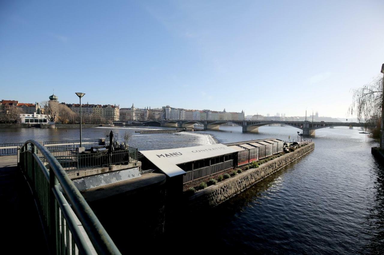 Apartman Dalia Janackovo Nabrezi Praha Bagian luar foto