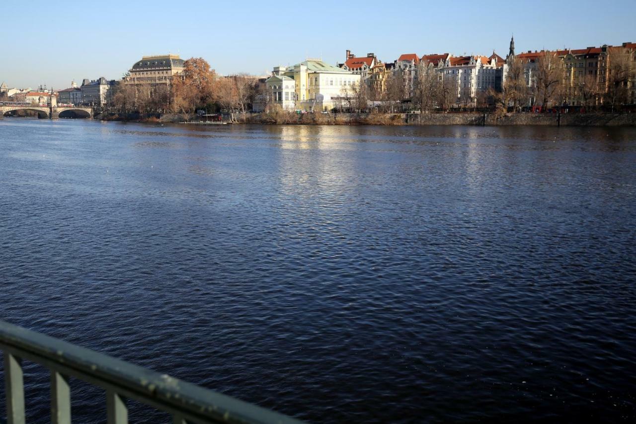 Apartman Dalia Janackovo Nabrezi Praha Bagian luar foto