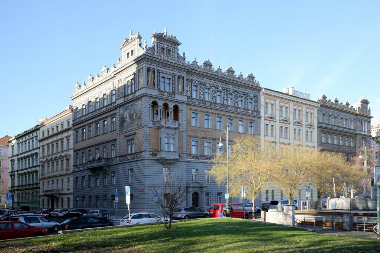 Apartman Dalia Janackovo Nabrezi Praha Bagian luar foto