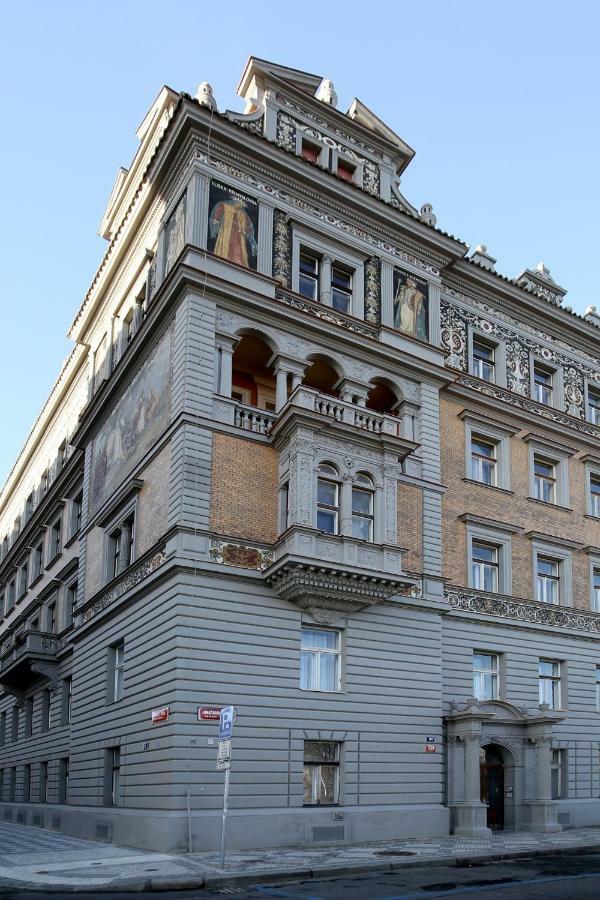 Apartman Dalia Janackovo Nabrezi Praha Bagian luar foto